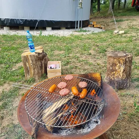 01 Jurta šedá U Stodoly Luxusní stan