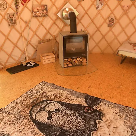 01 Jurta Seda U Stodoly Lyxtält *