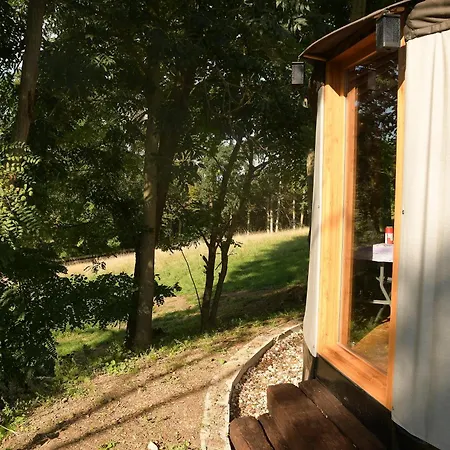 01 Jurta šedá U Stodoly Campo de lujo