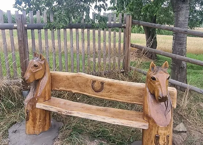 01 Jurta šedá U Stodoly * Chotetice