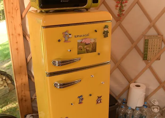 01 Jurta šedá U Stodoly Campo de lujo