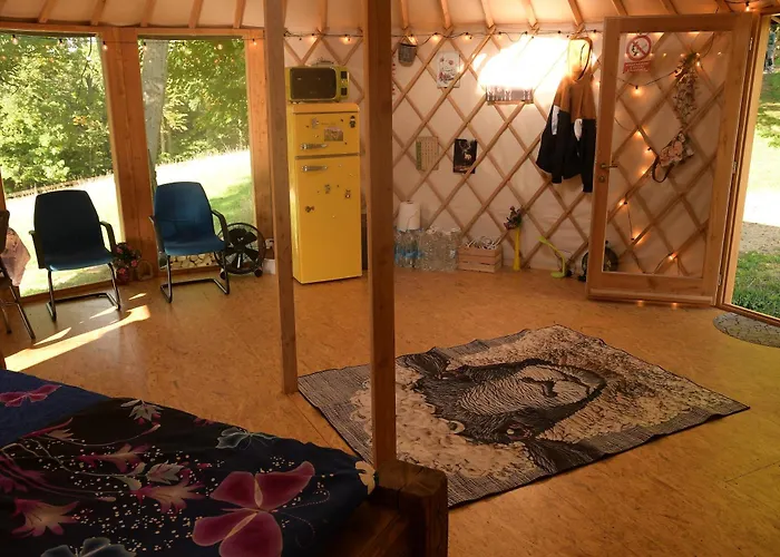 01 Jurta Seda U Stodoly Luxury tent Chotetice