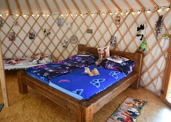 01 Jurta Seda U Stodoly *