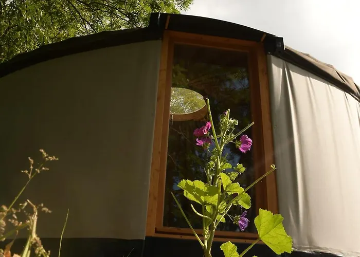 01 Jurta šedá U Stodoly * Chotetice