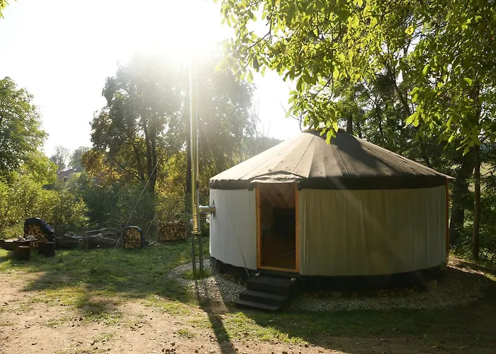 01 Jurta šedá U Stodoly * Chotetice