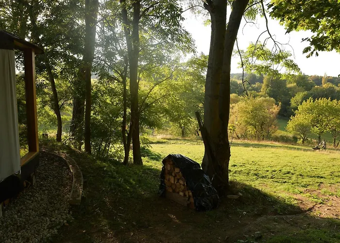 01 Jurta Seda U Stodoly Luxury tent Chotetice