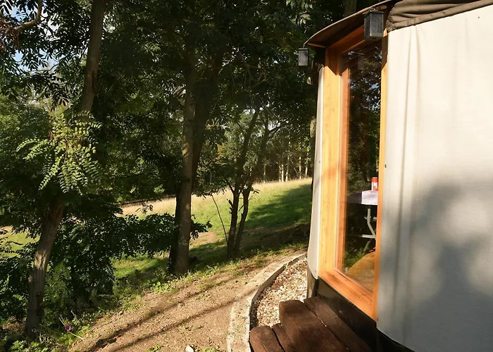 01 Jurta šedá U Stodoly Campo de lujo